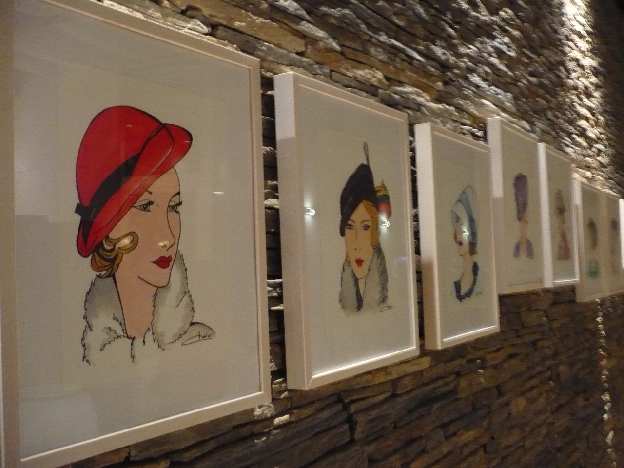 La Exposición de Chelo Astorga en el Hotel Spa de Teruel nos traslada a los años 20