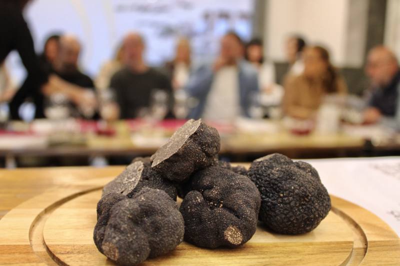 Taller sensorial de Trufa Negra de Teruel en el GastroBar Micelios de Alcañiz.